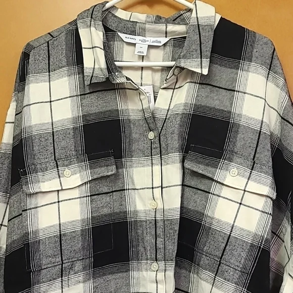 Old Navy Black and White Plaid Button Down The Boyfriend Shirt - Picture 5 of 8